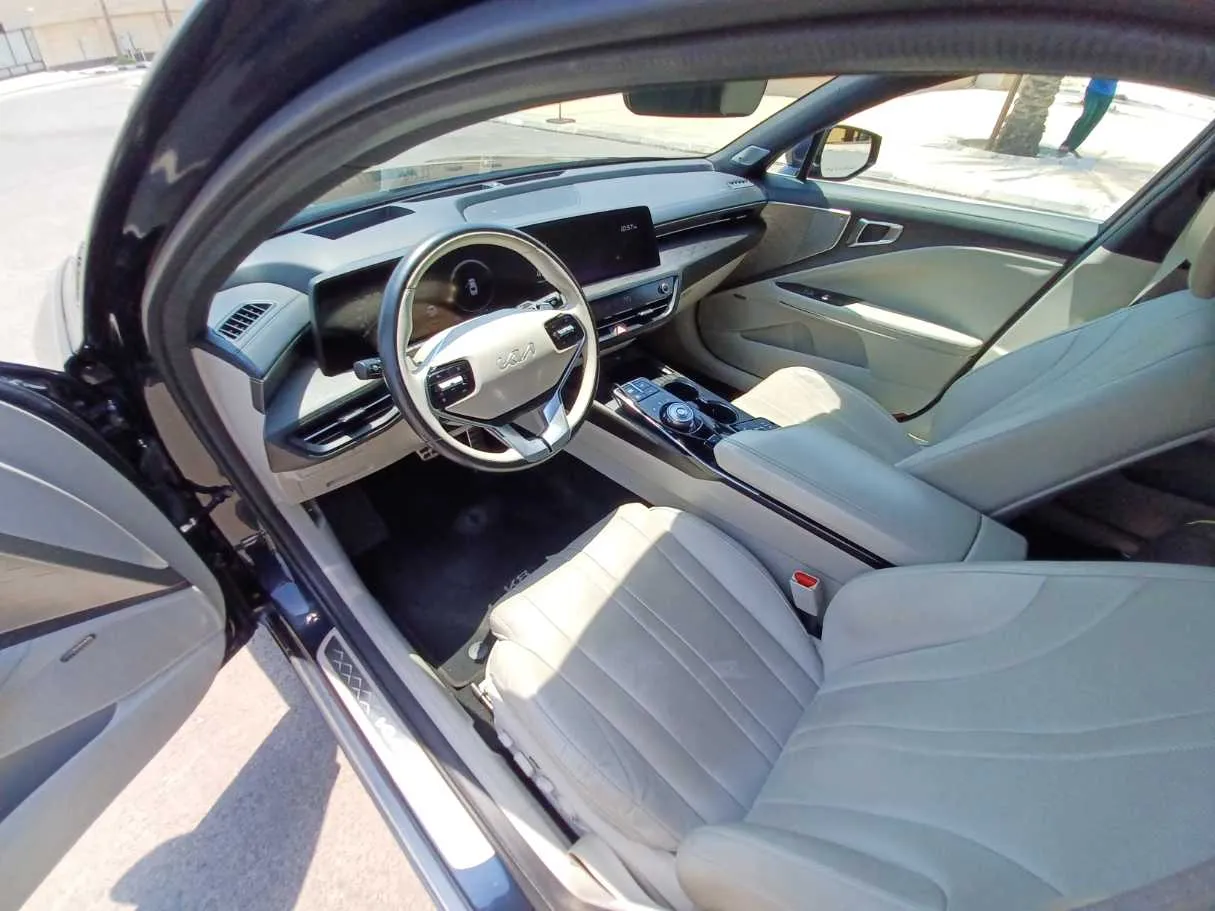 Car image 11