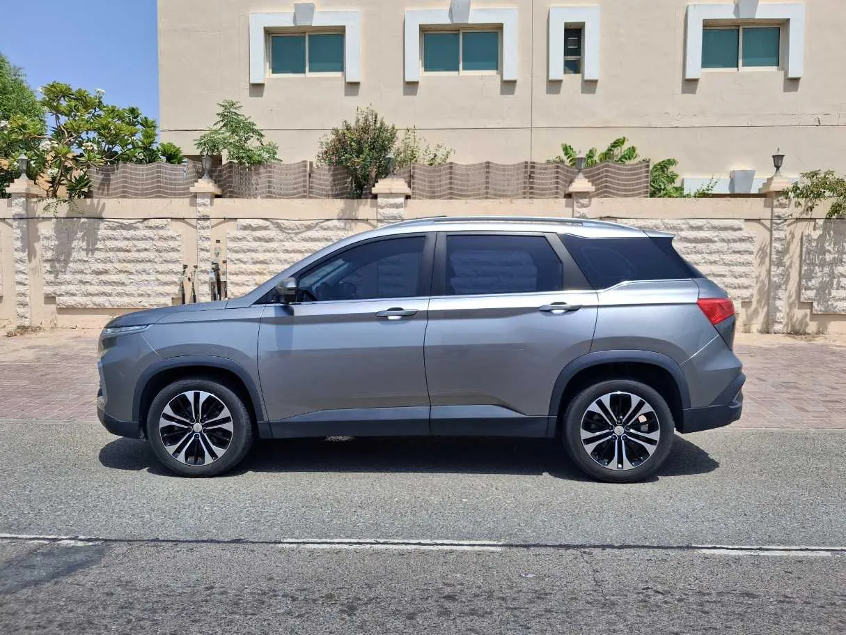 Car image 8
