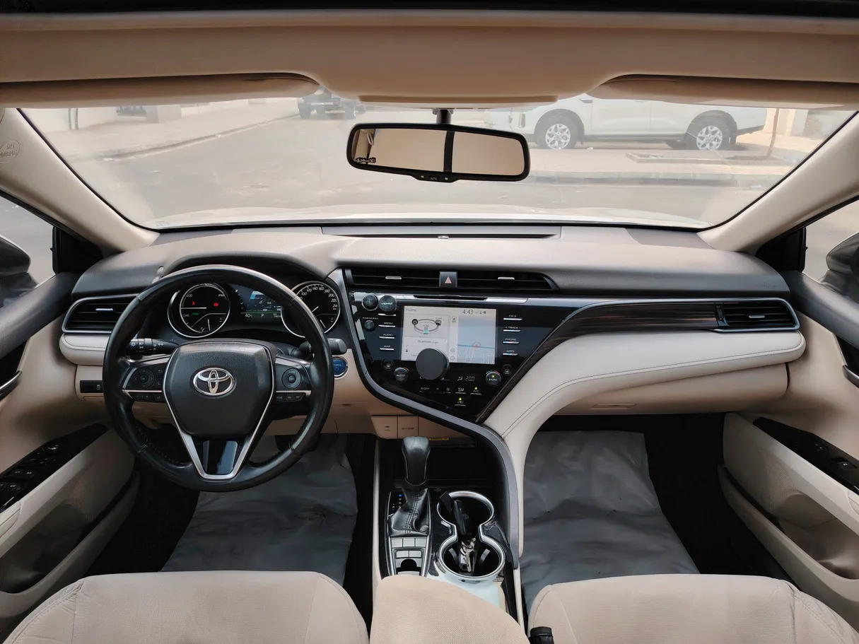 Car image 19