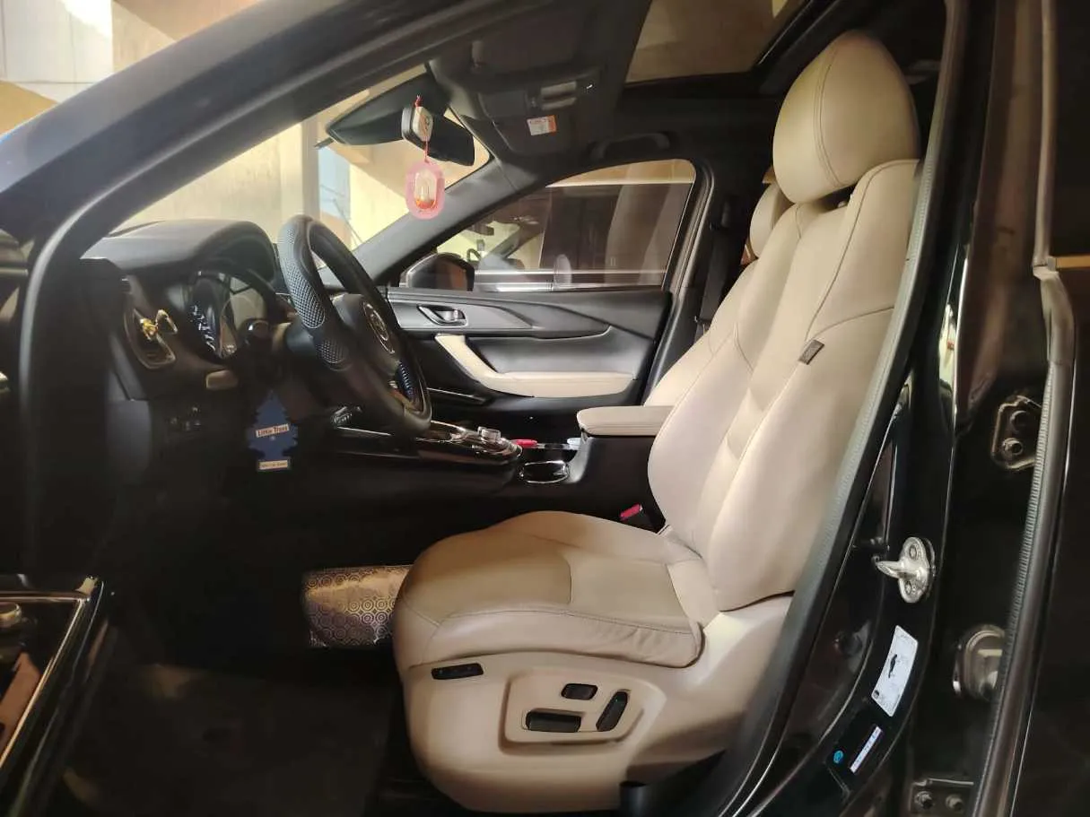 Car image 15