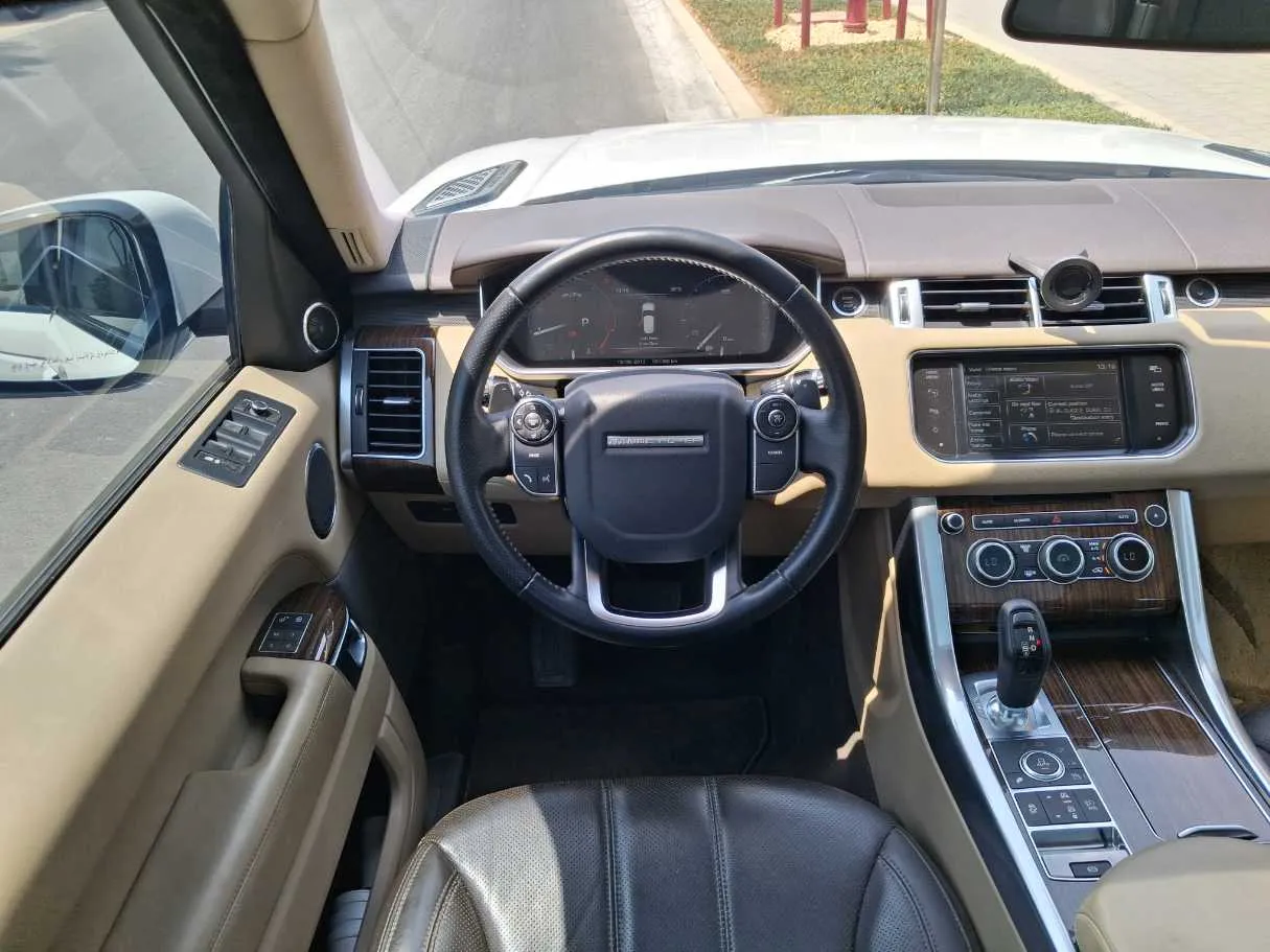 Car image 14