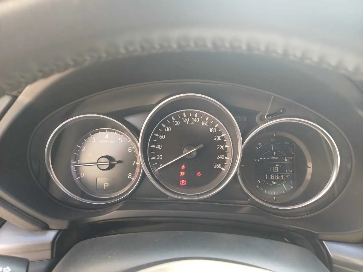 Car image 18