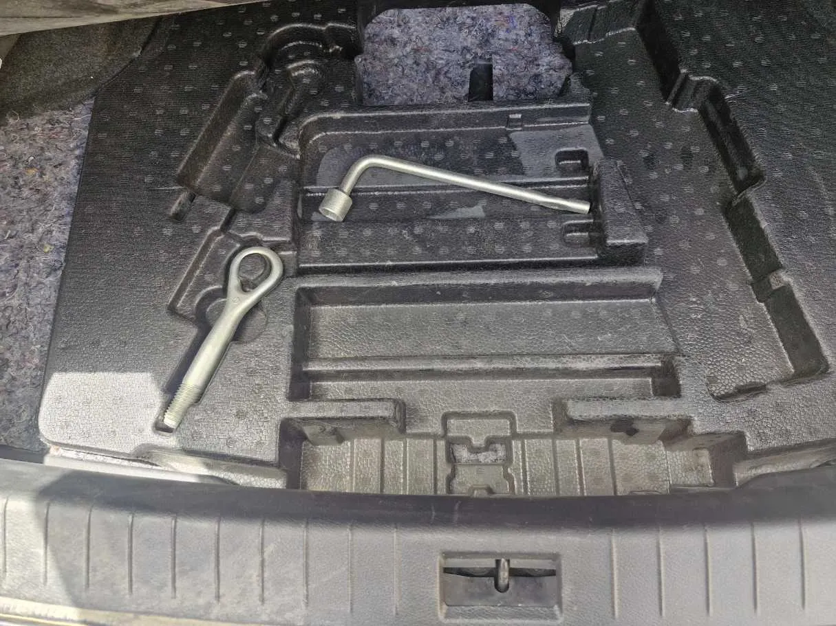 Car image 23