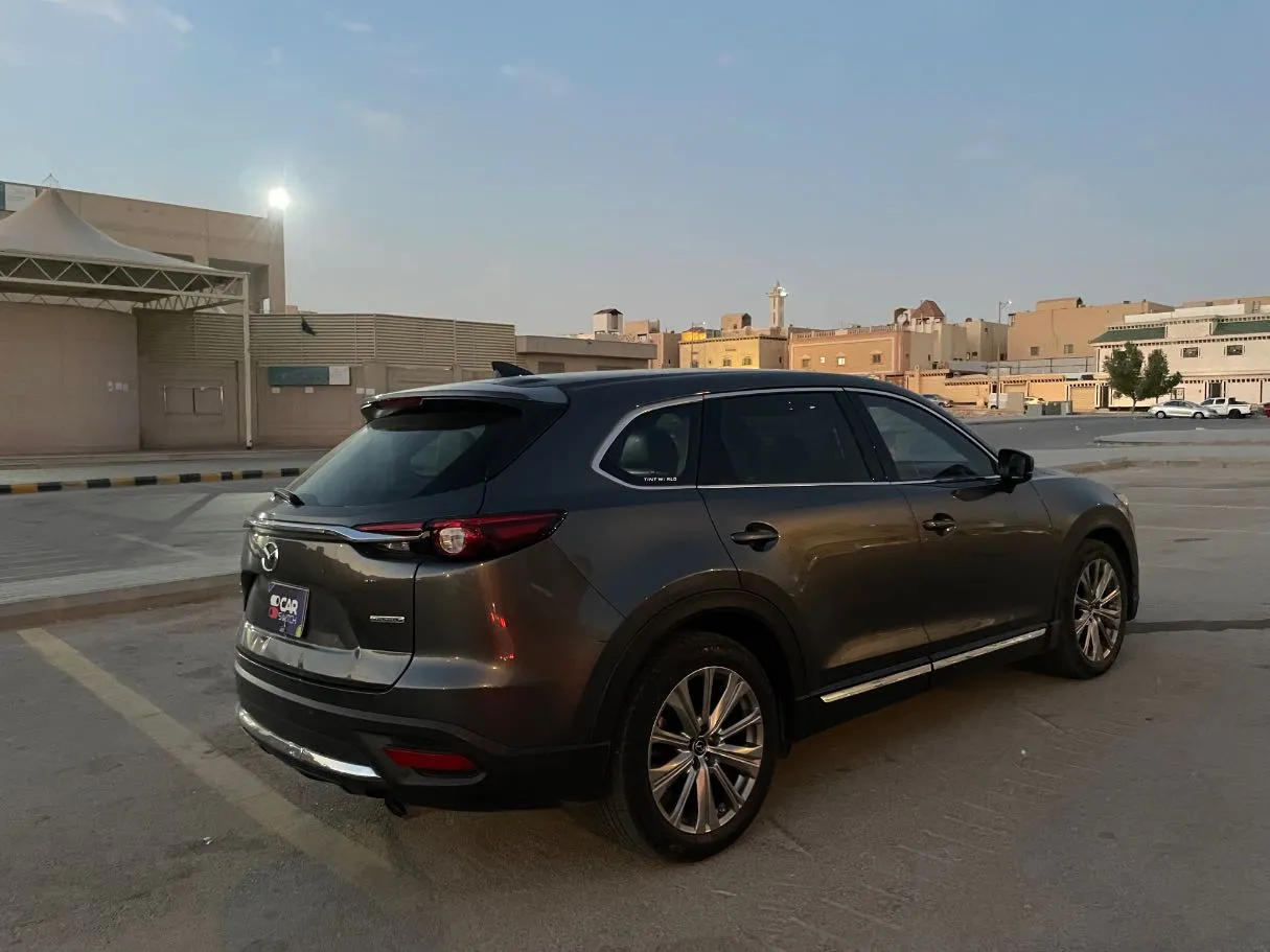 Car image 5