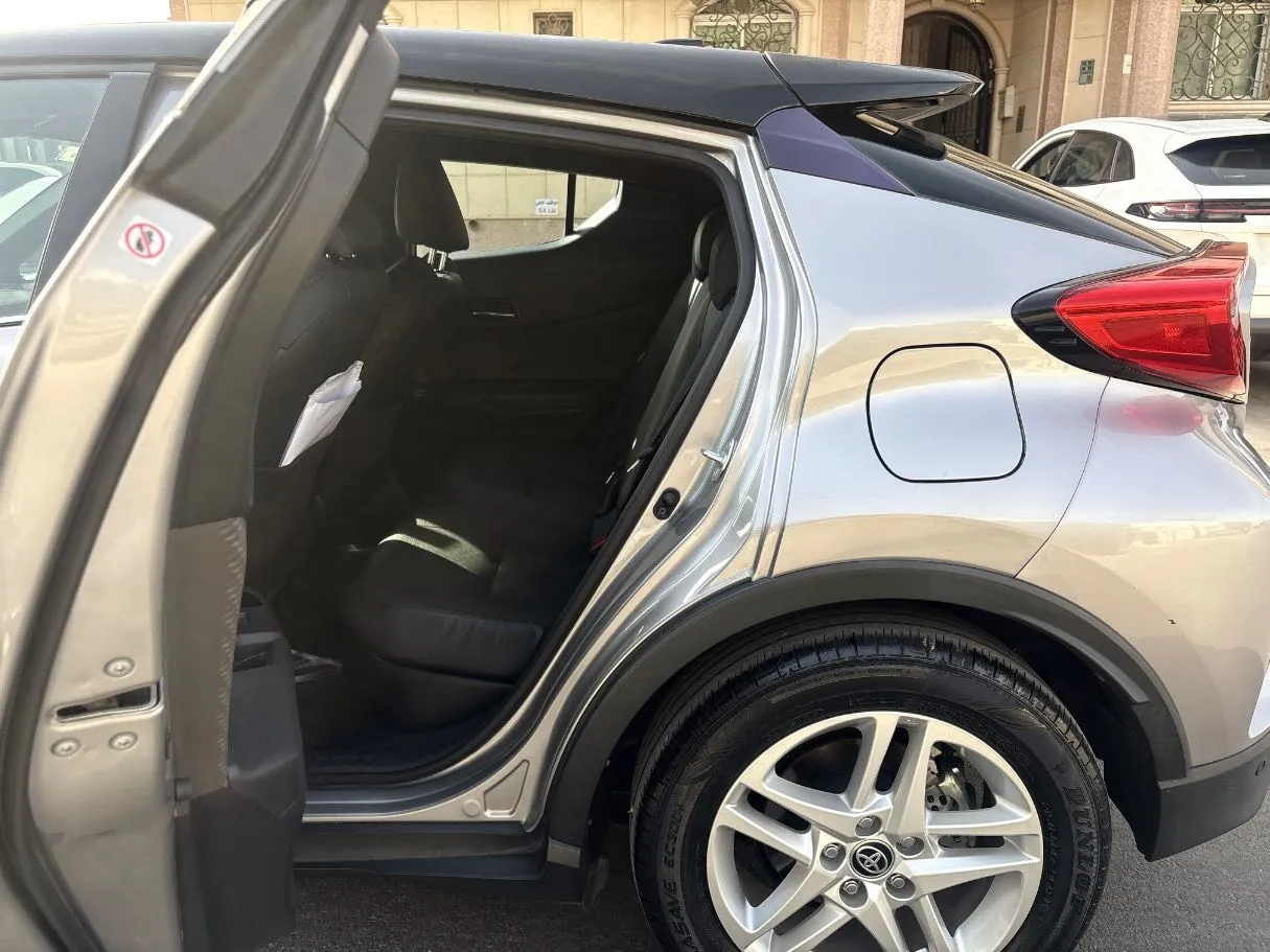 Car image 15