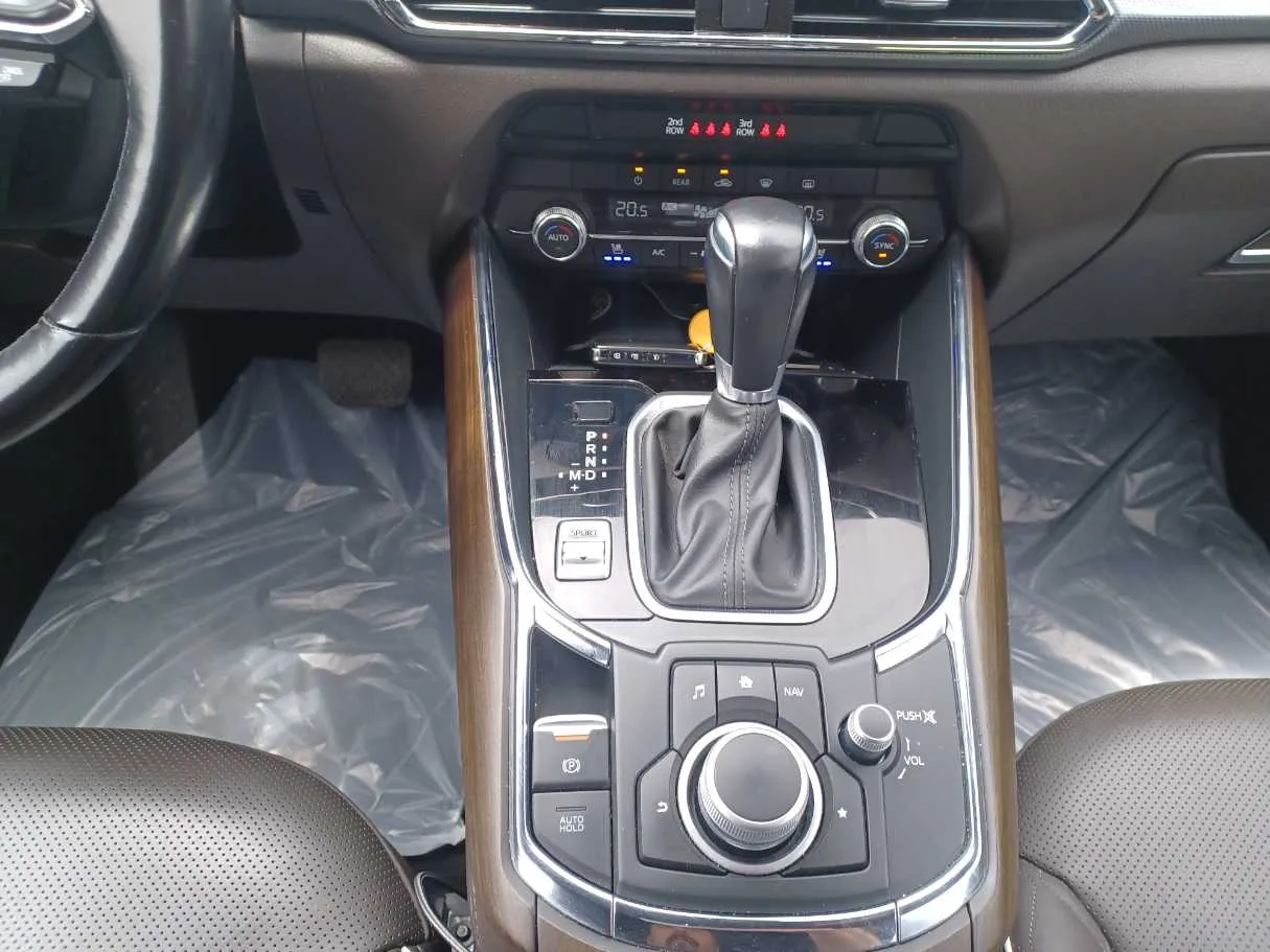 Car image 14