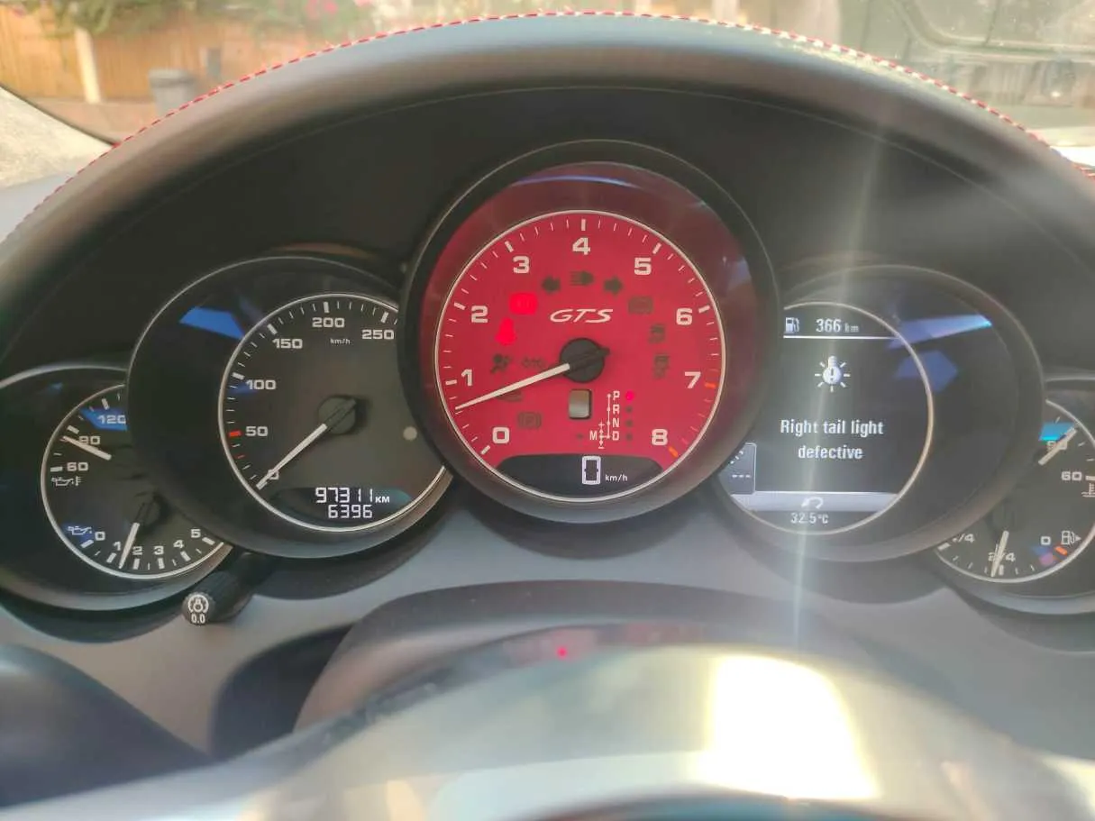 Car image 26