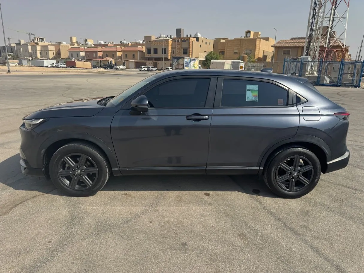 Car image 8