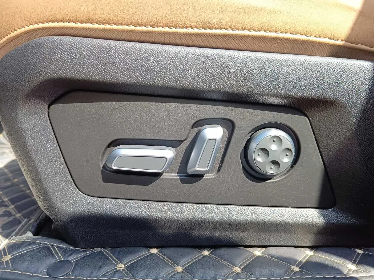Car image 36