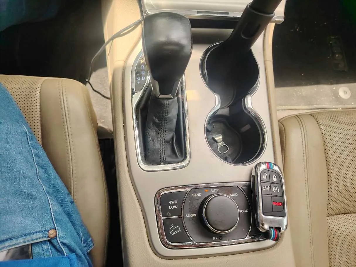 Car image 24