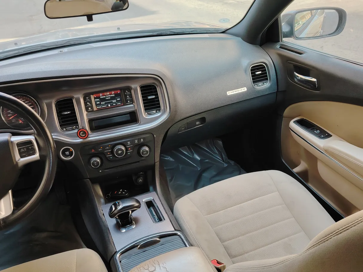 Car image 19