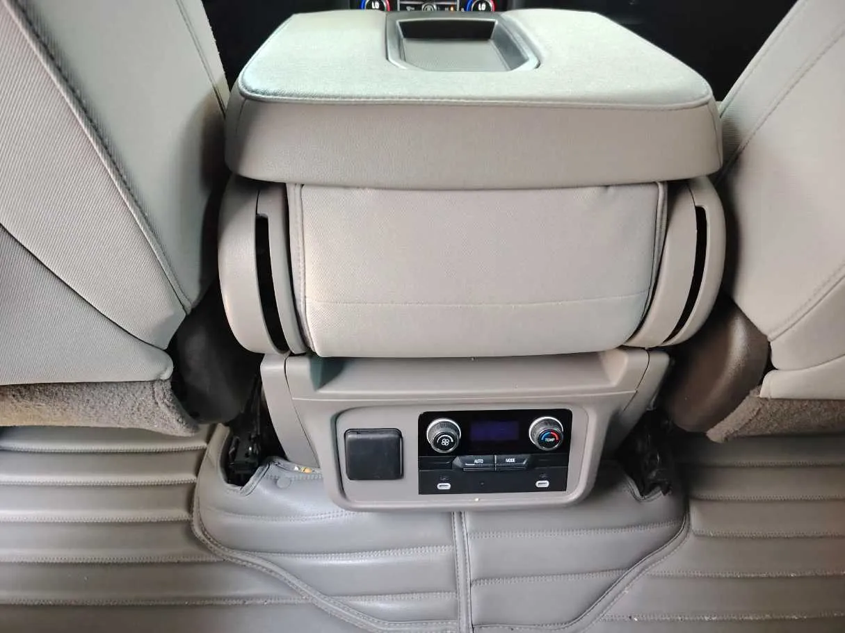 Car image 37
