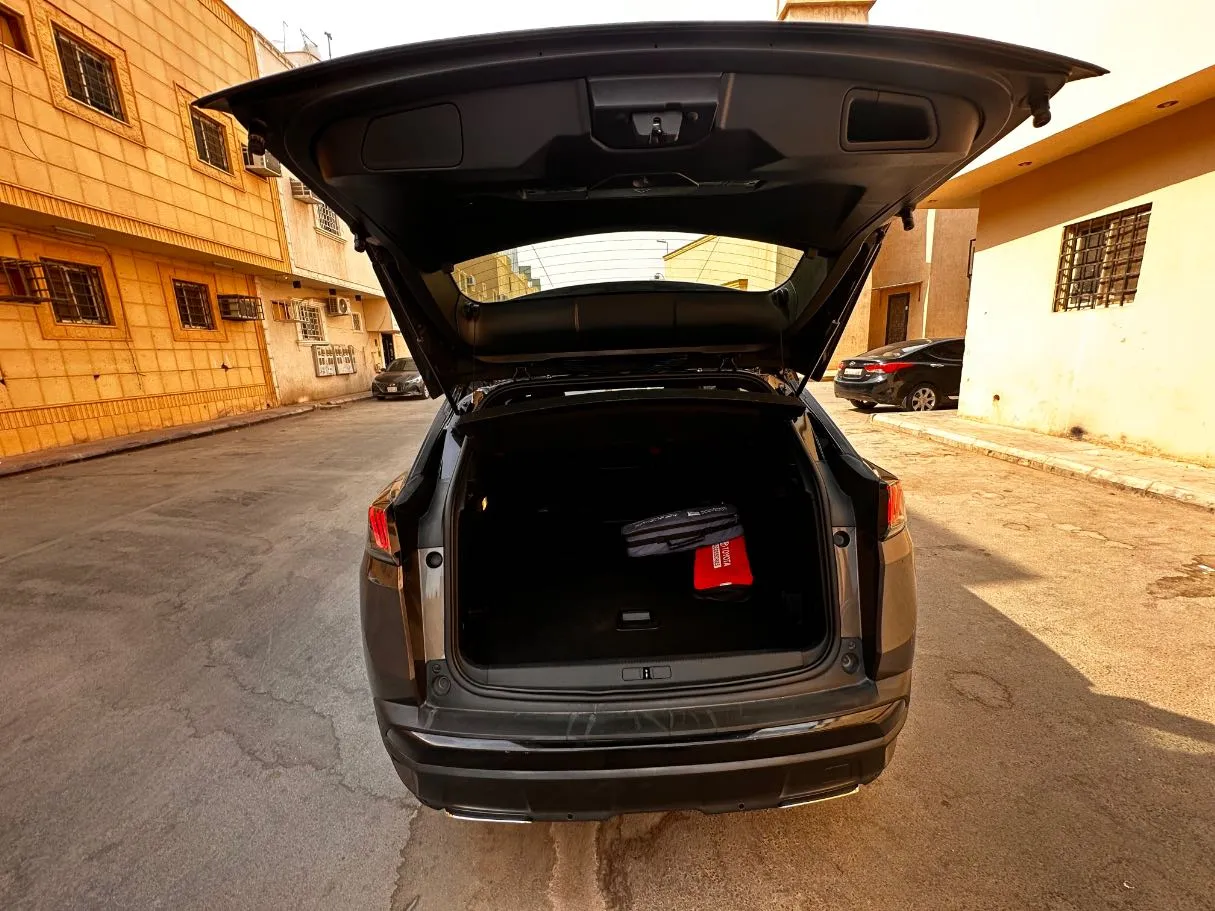 Car image 23