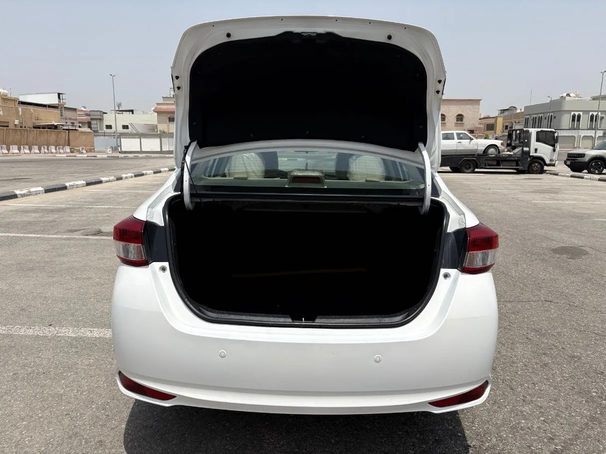 Car image 24
