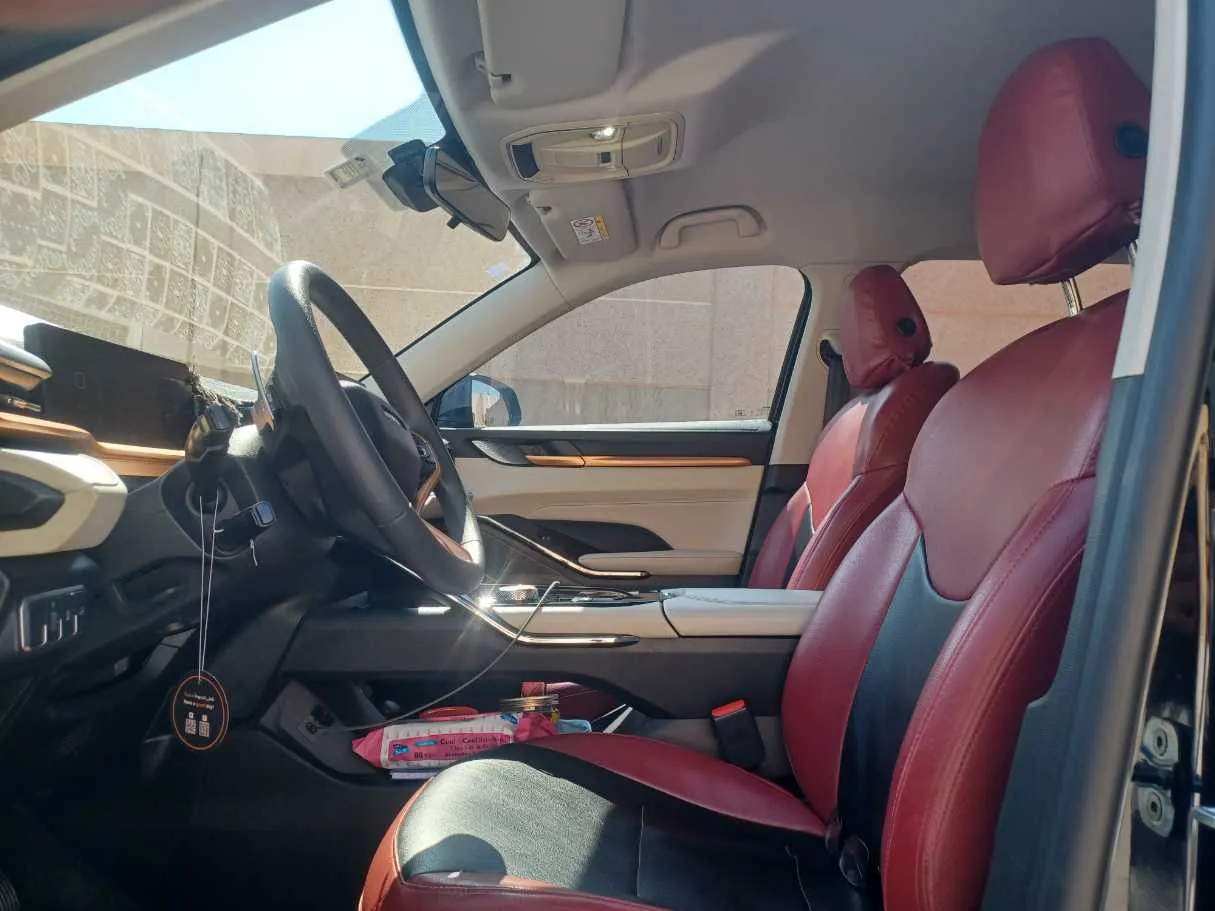Car image 12