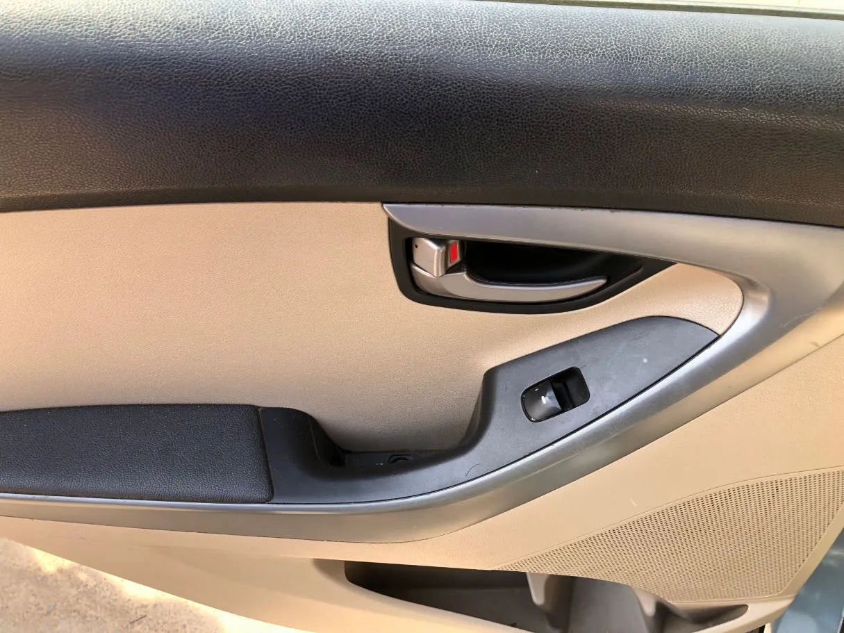 Car image 19