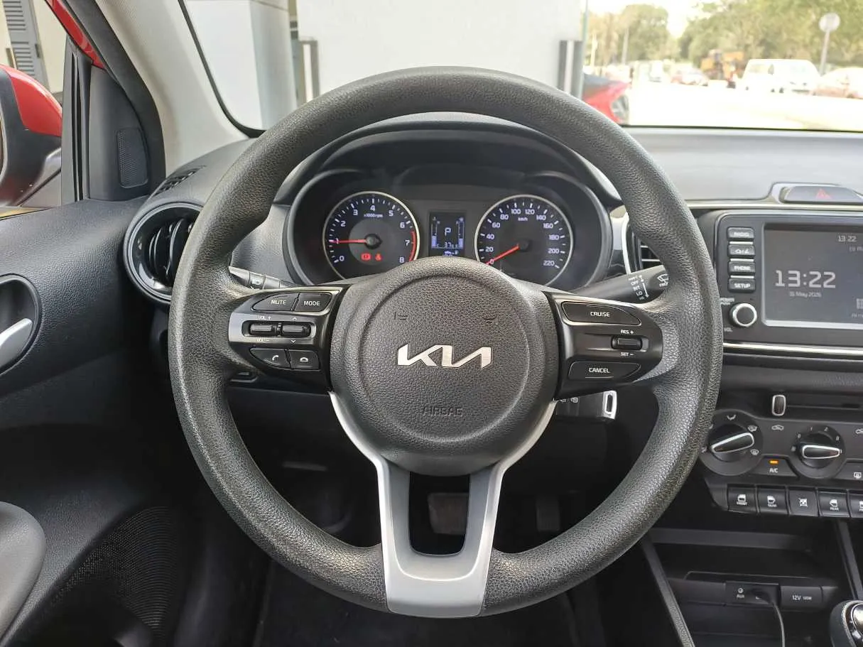 Car image 18