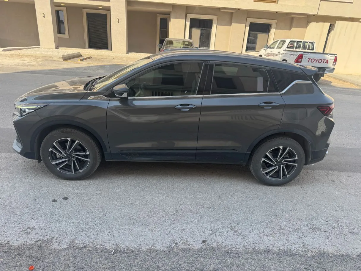 Car image 8