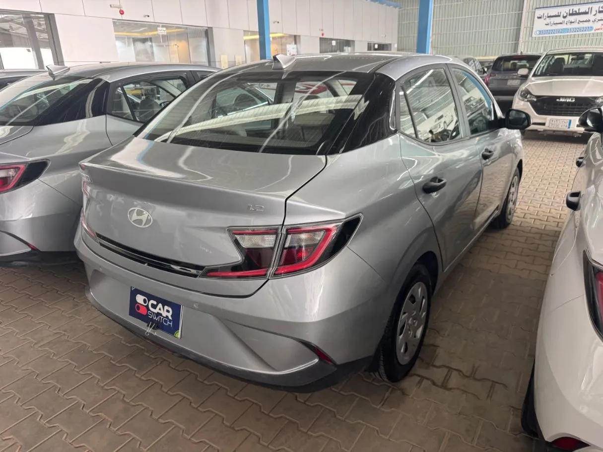 Car image 4