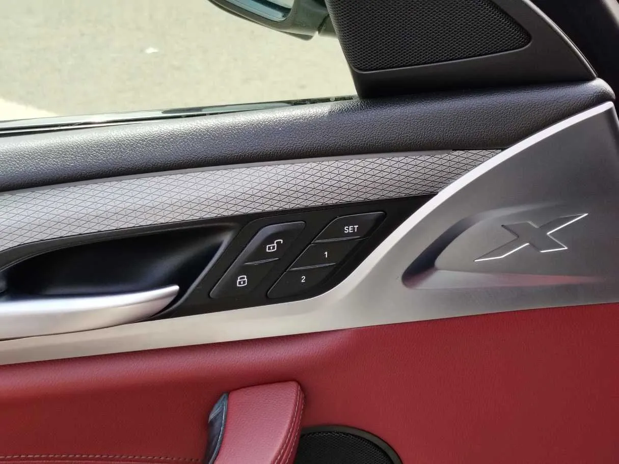 Car image 34
