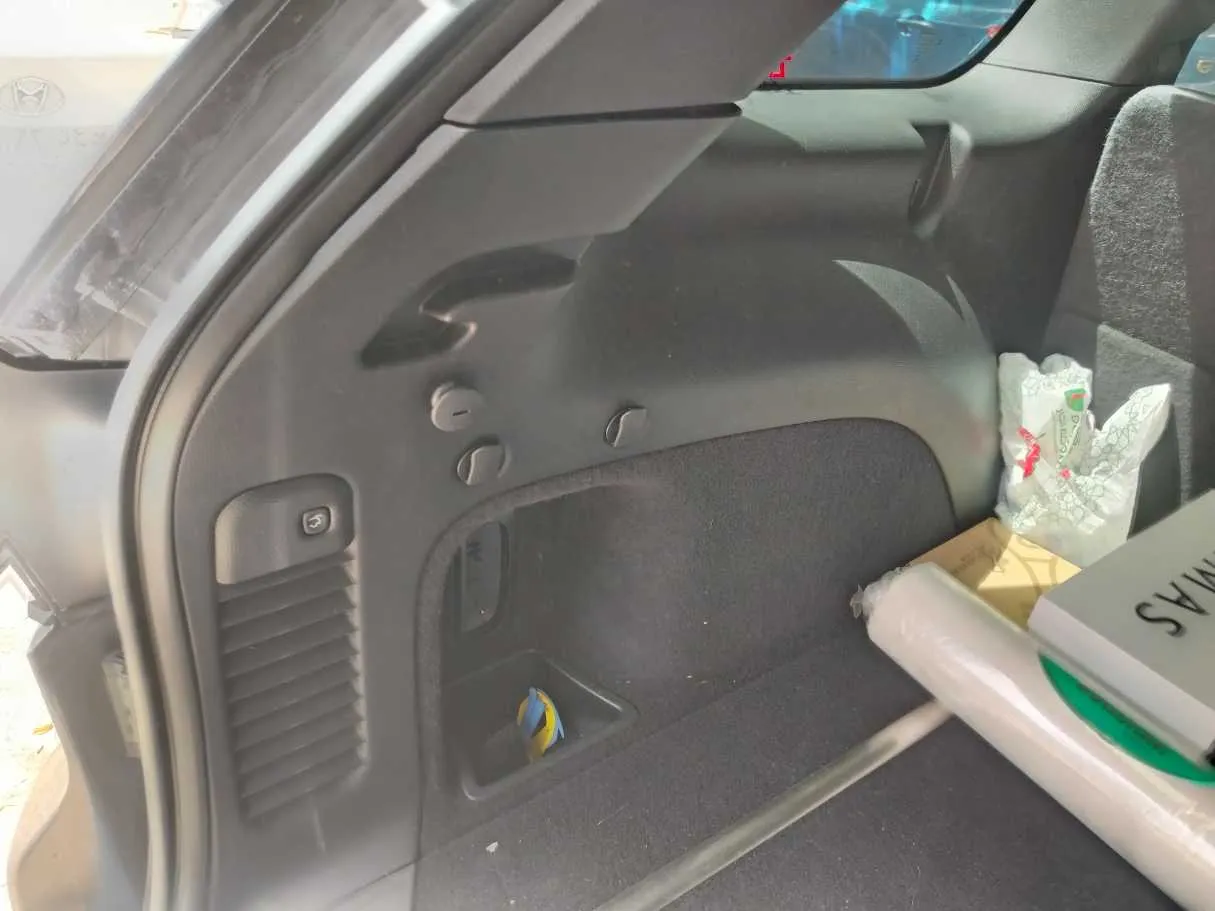 Car image 33