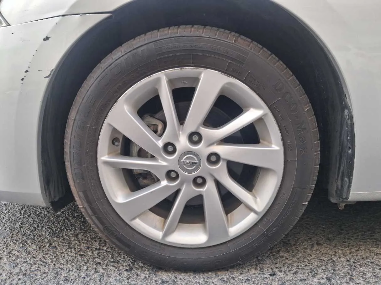 Car image 5