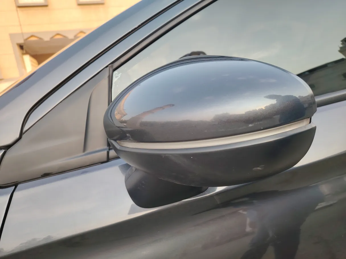 Car image 26