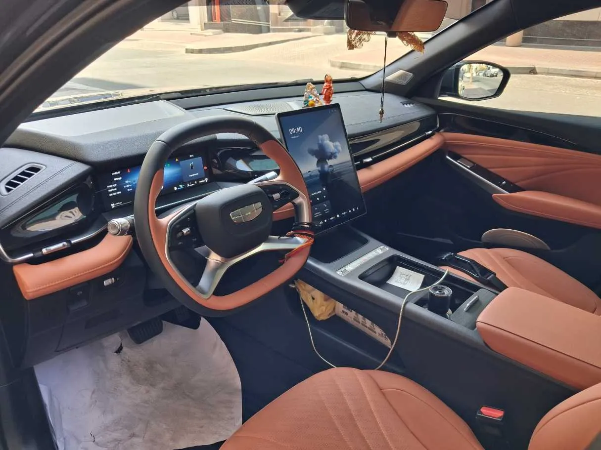 Car image 11
