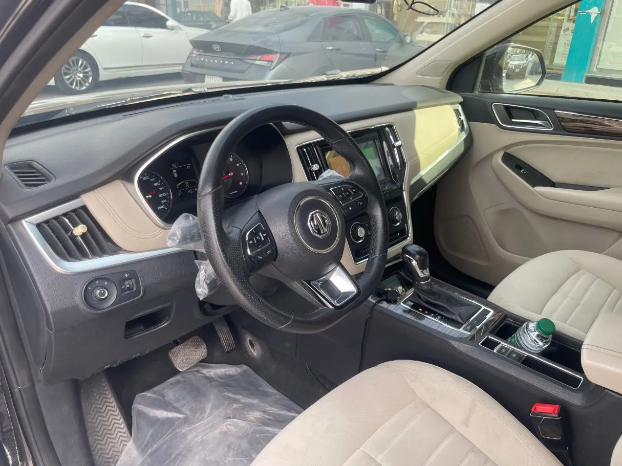 Car image 13