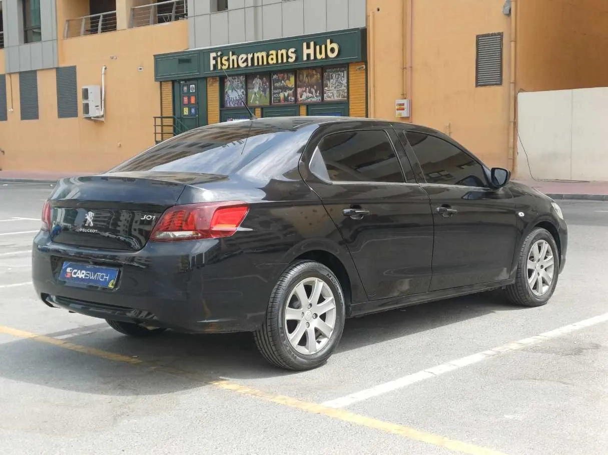 Car image 5