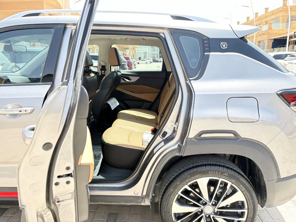 Car image 15