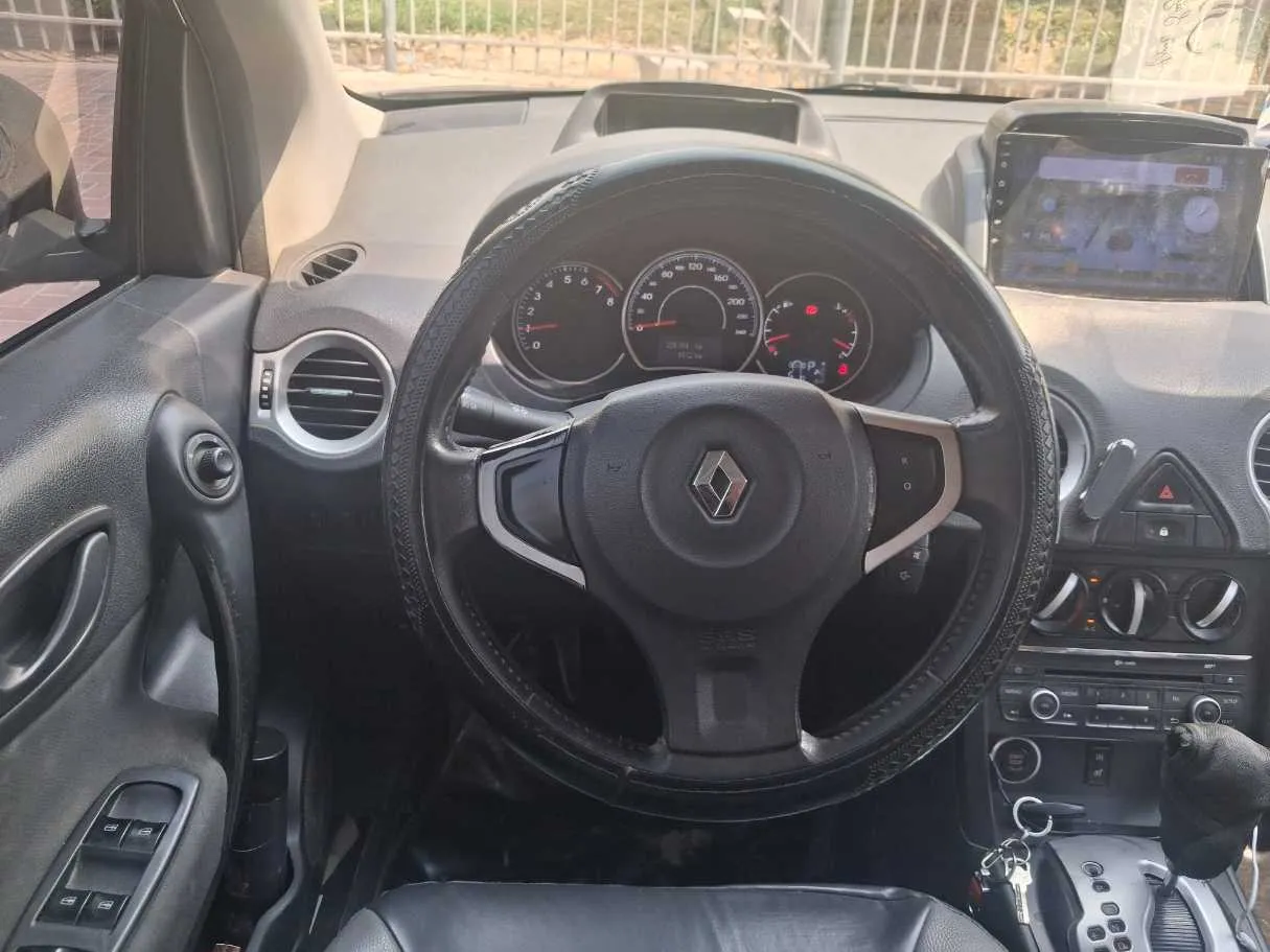 Car image 19