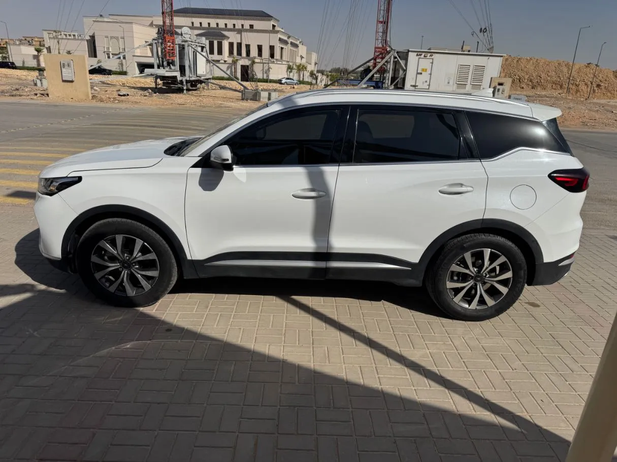 Car image 8