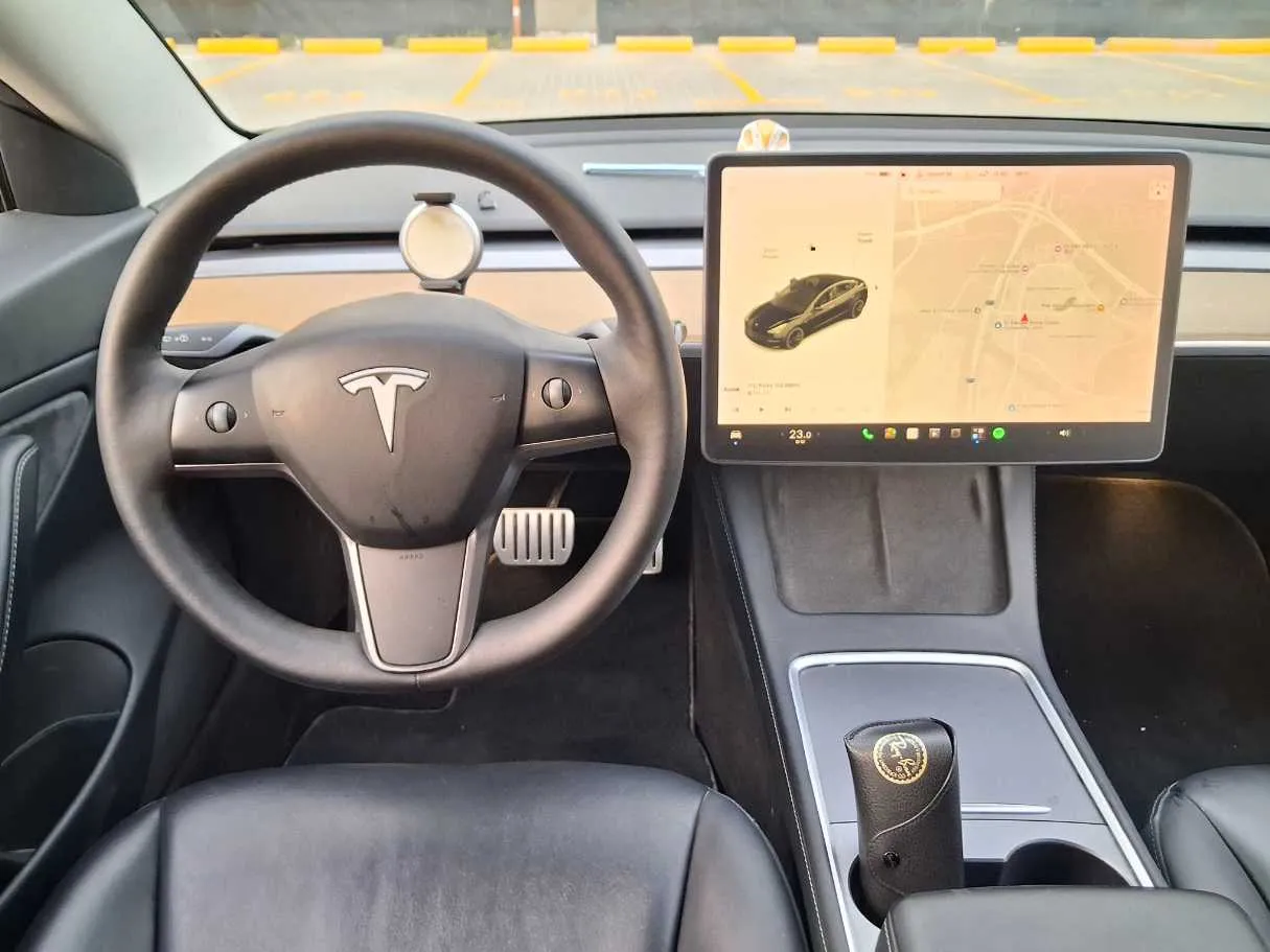 Car image 13