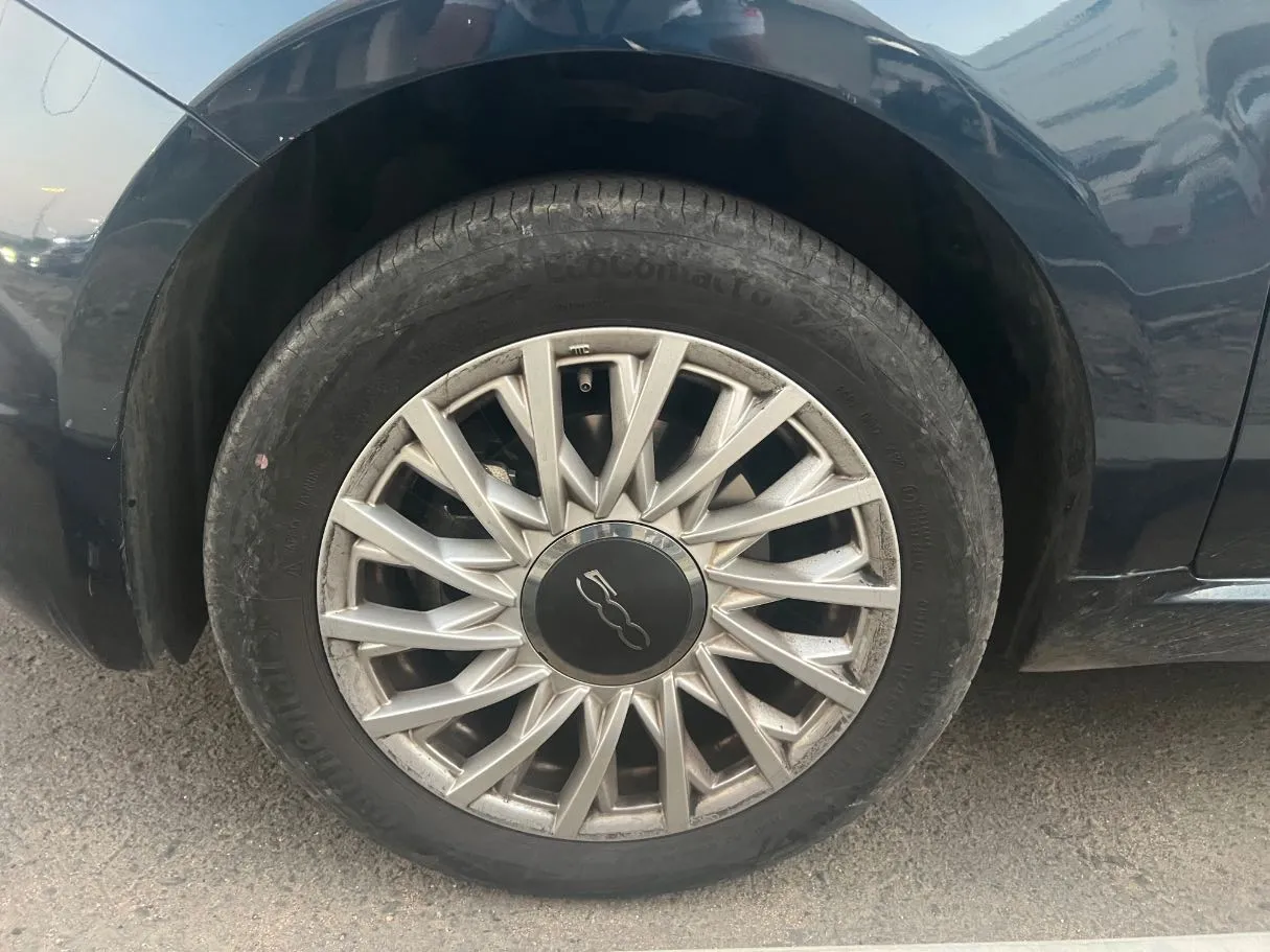 Car image 9