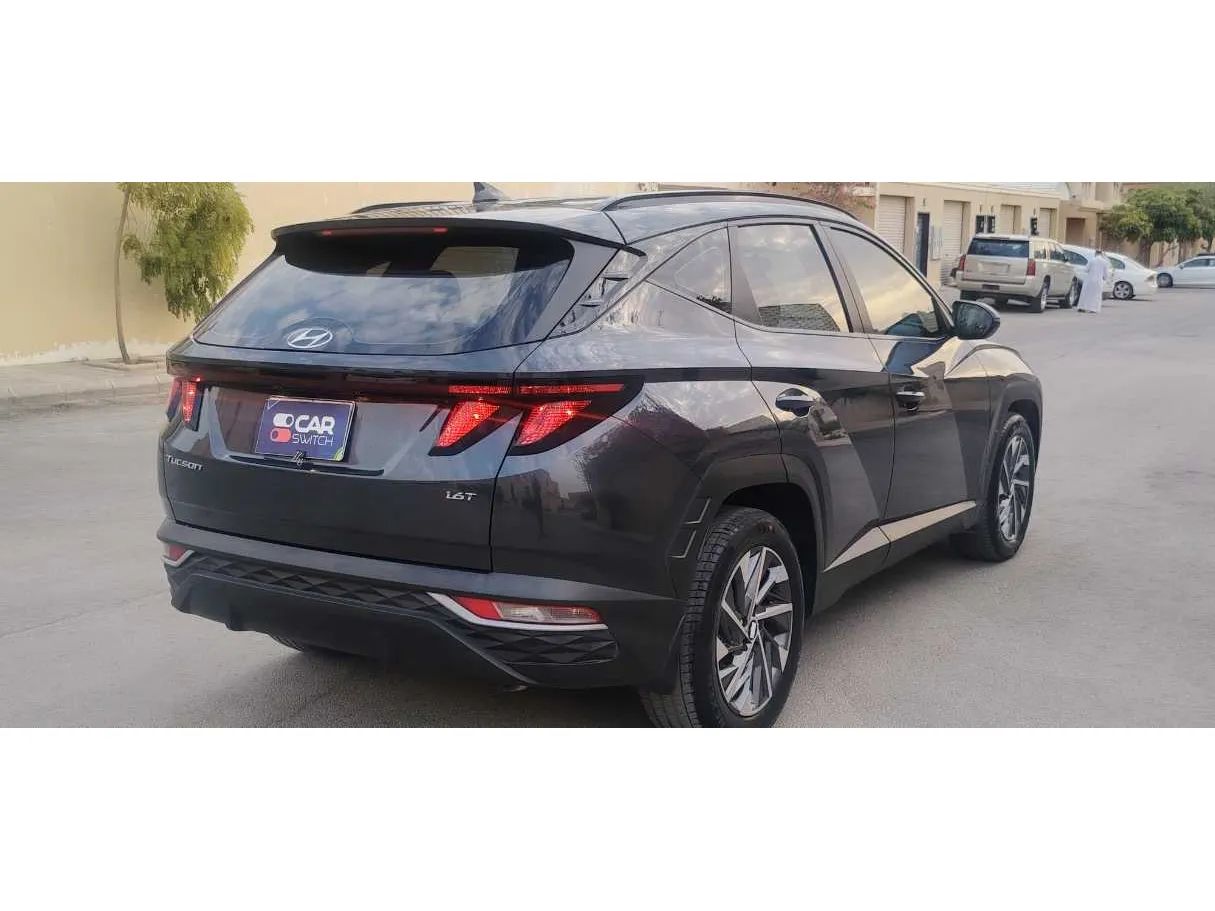 Car image 5