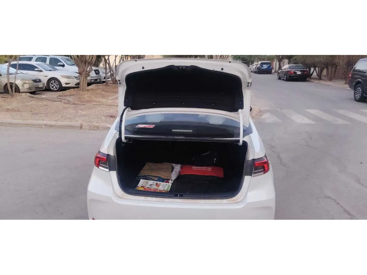 Car image 23