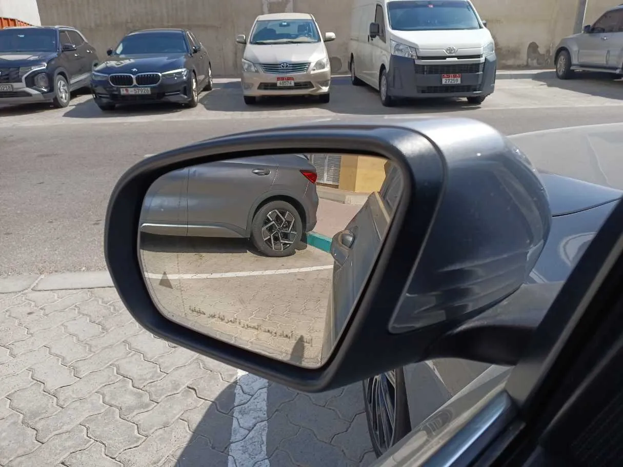 Car image 19