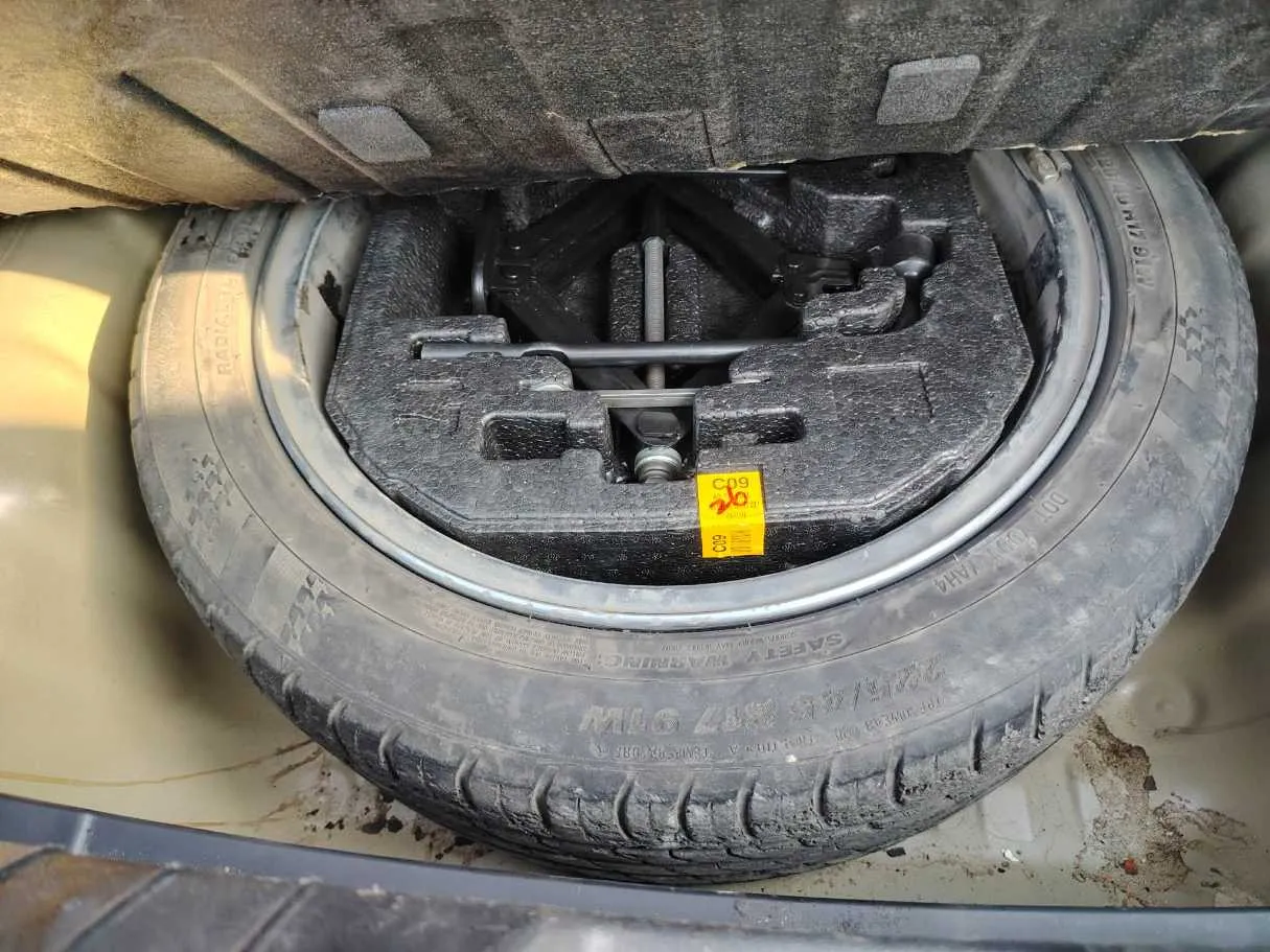 Car image 39
