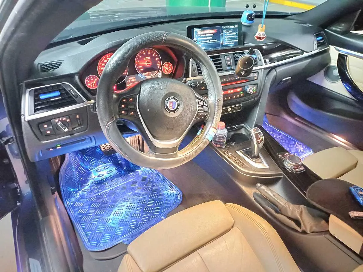 Car image 10