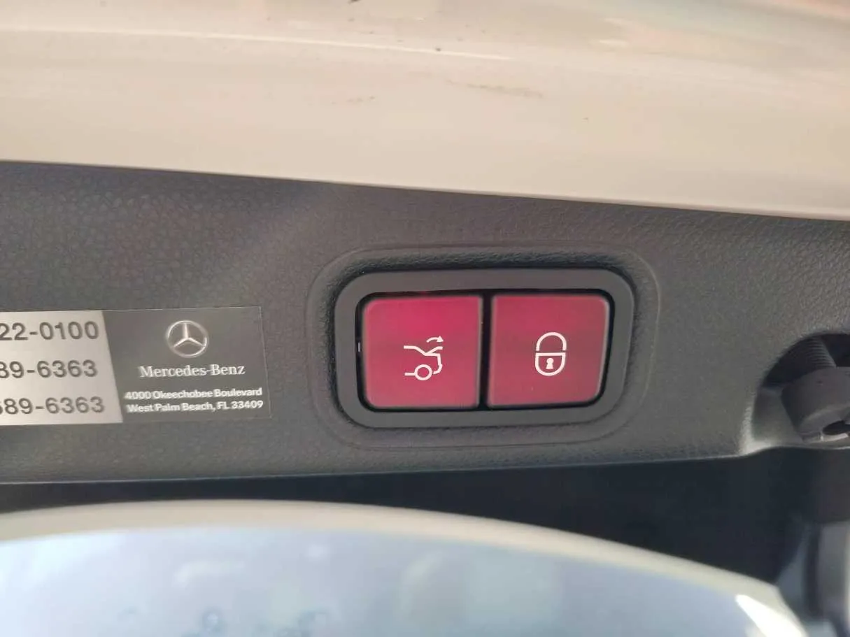 Car image 38