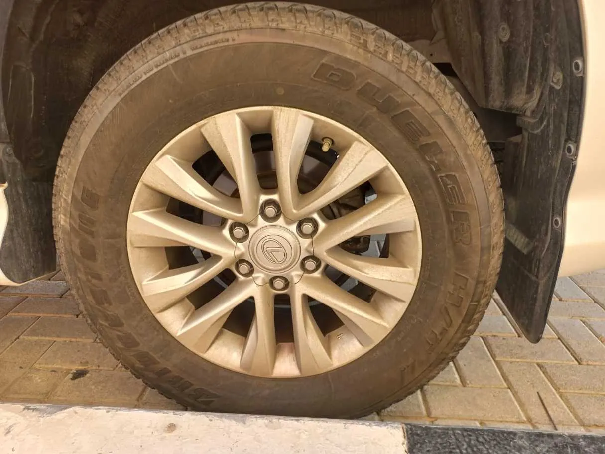 Car image 9