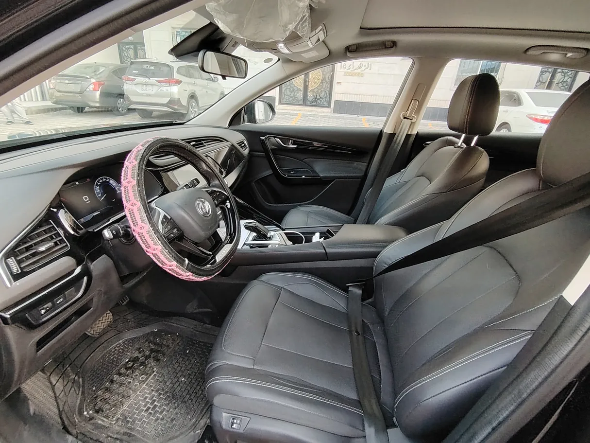 Car image 11