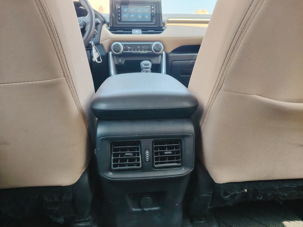 Car image 27