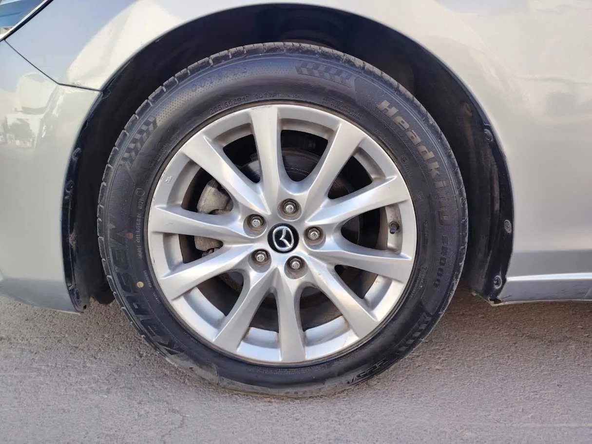 Car image 10