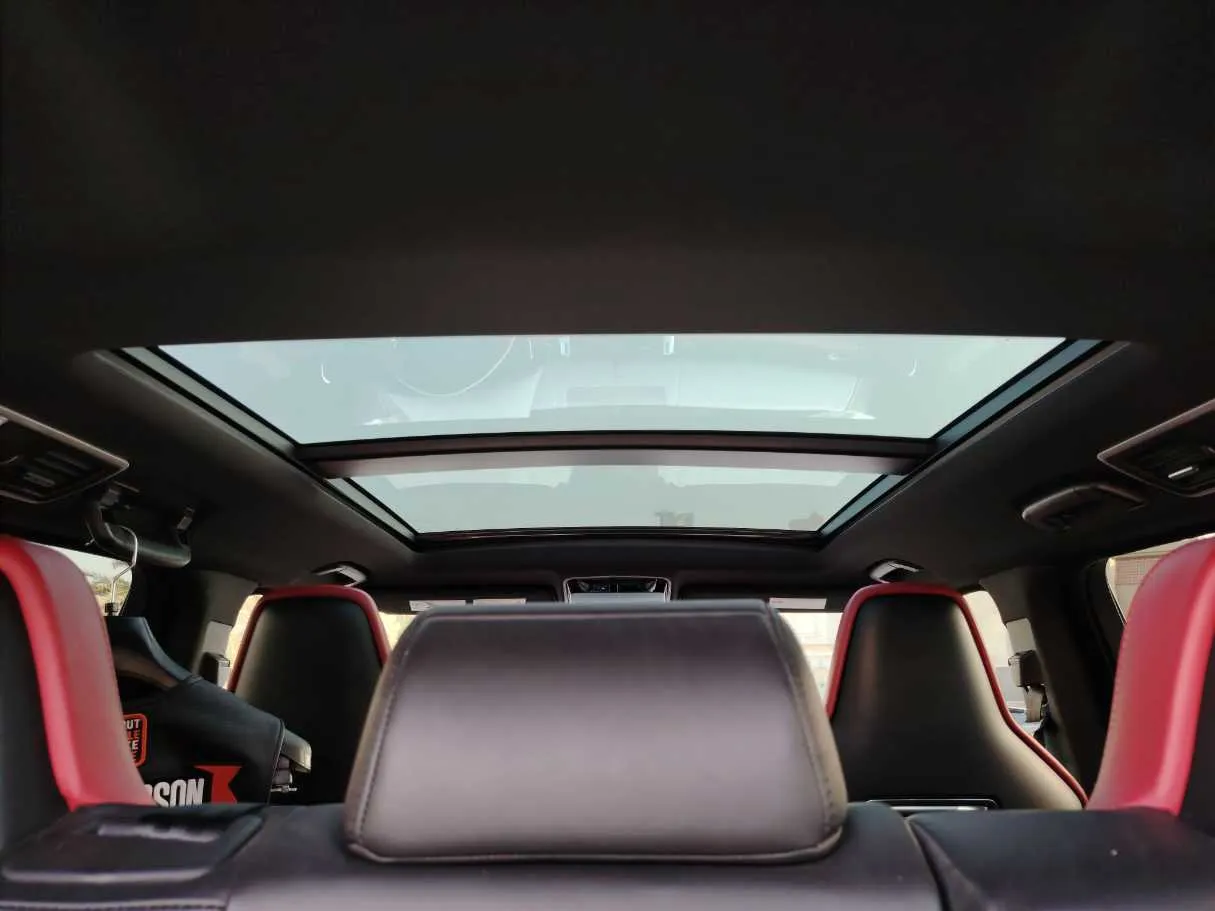 Car image 18