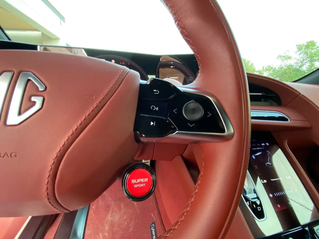 Car image 25