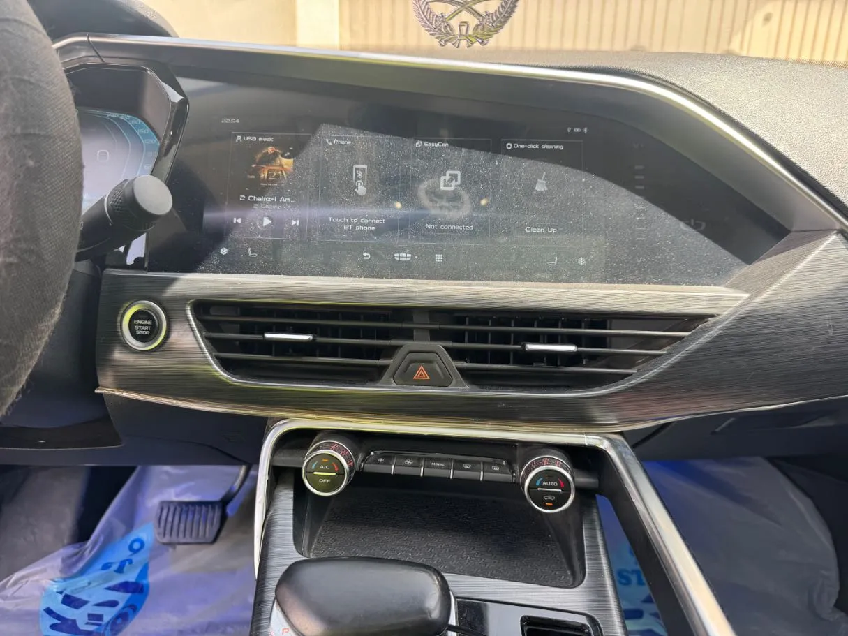 Car image 16