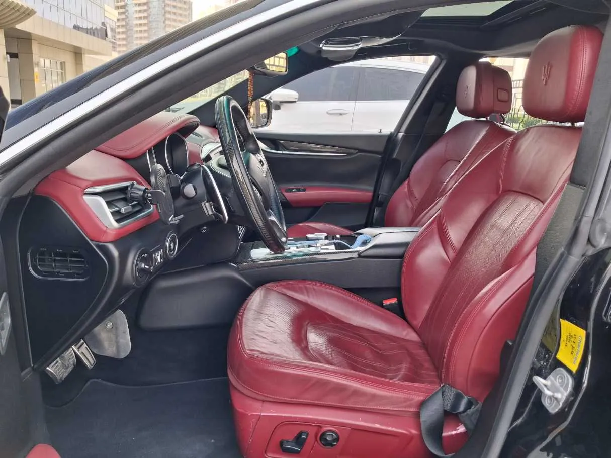 Car image 12