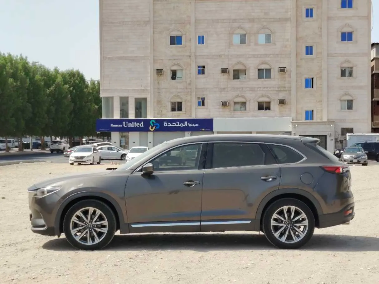 Car image 8